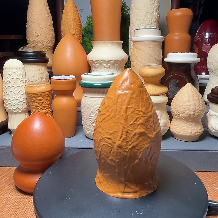 T***y隐隐约约地出现着各种奇怪而