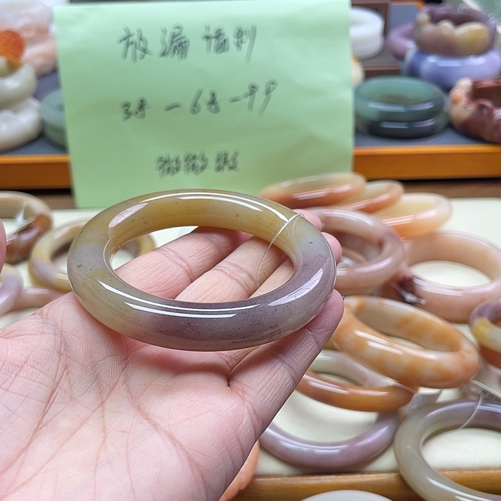 未镶嵌手镯石英质玉拾*