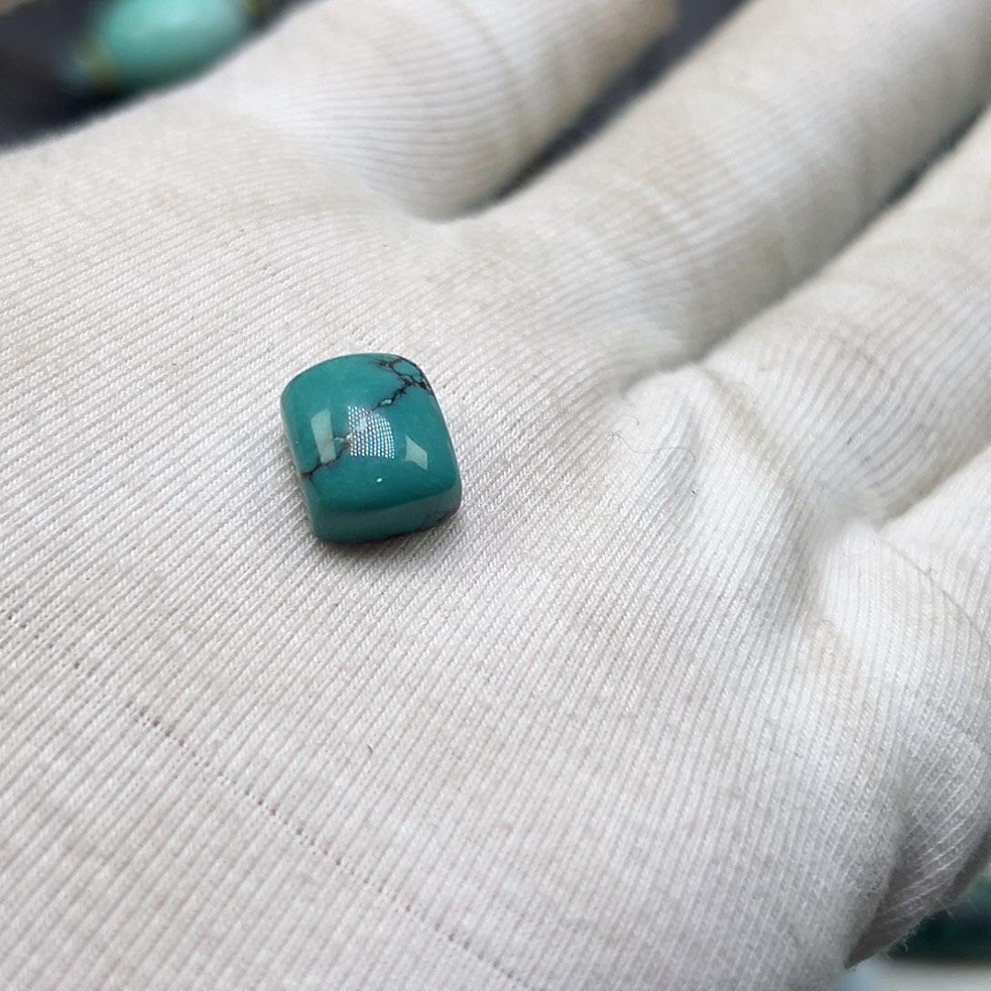 绿松石珠宝奇石未镶嵌向****暖