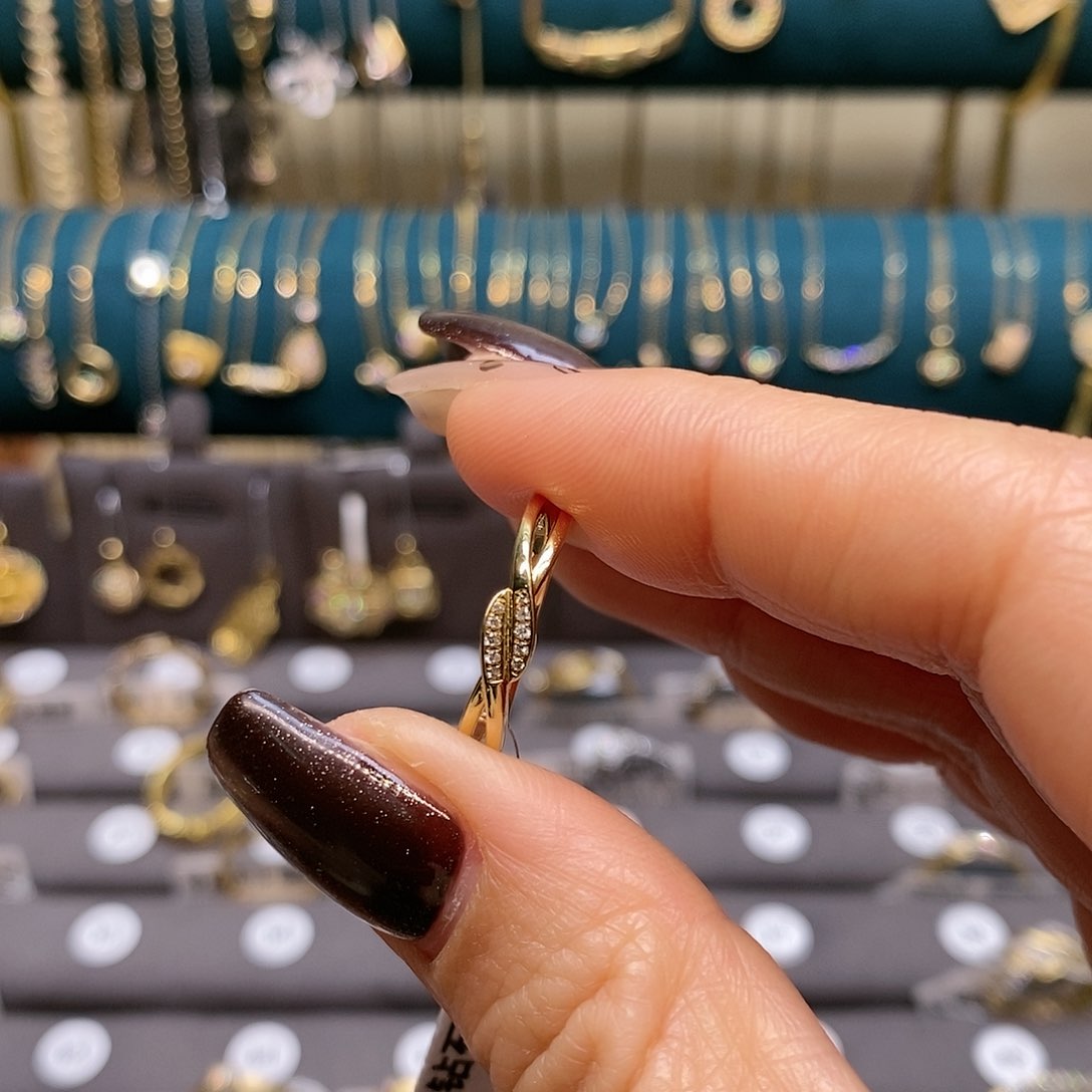 钻石戒指18K金镶嵌天然钻石