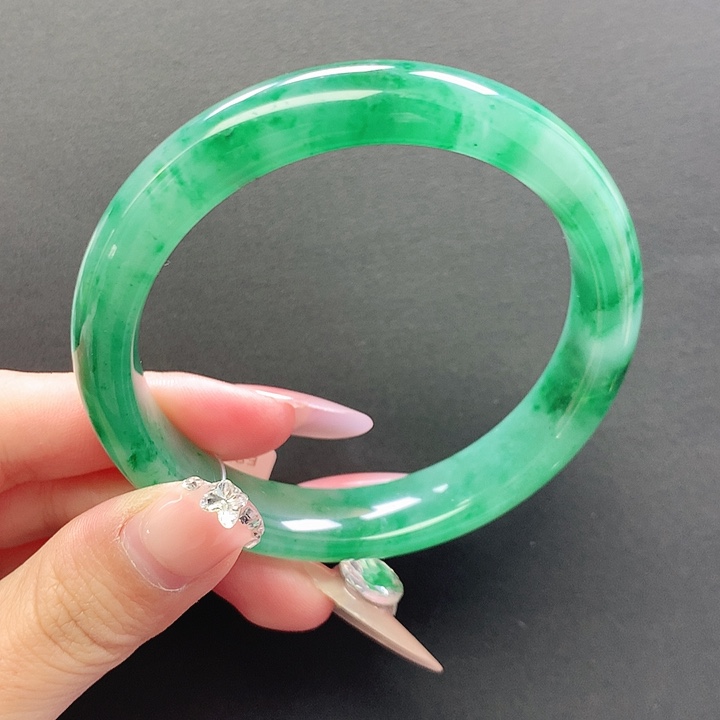 石英质玉未镶嵌手镯