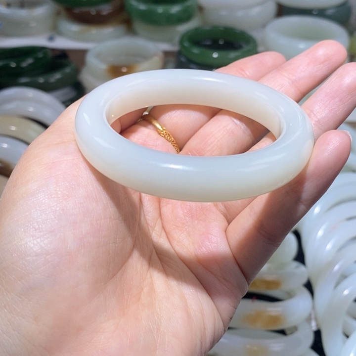 和田玉手镯未镶嵌且末暖白镯52