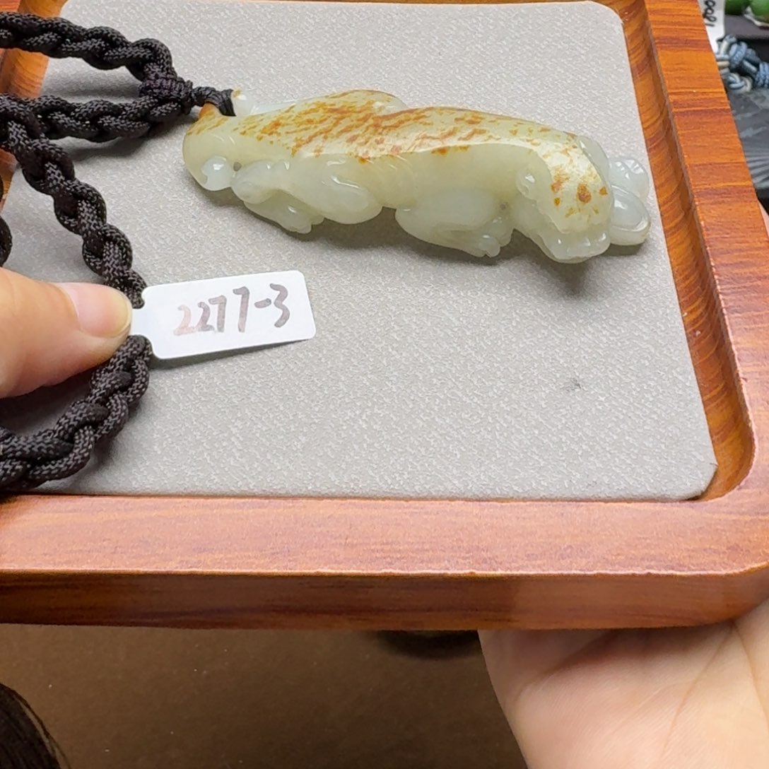 和田玉未镶嵌把件