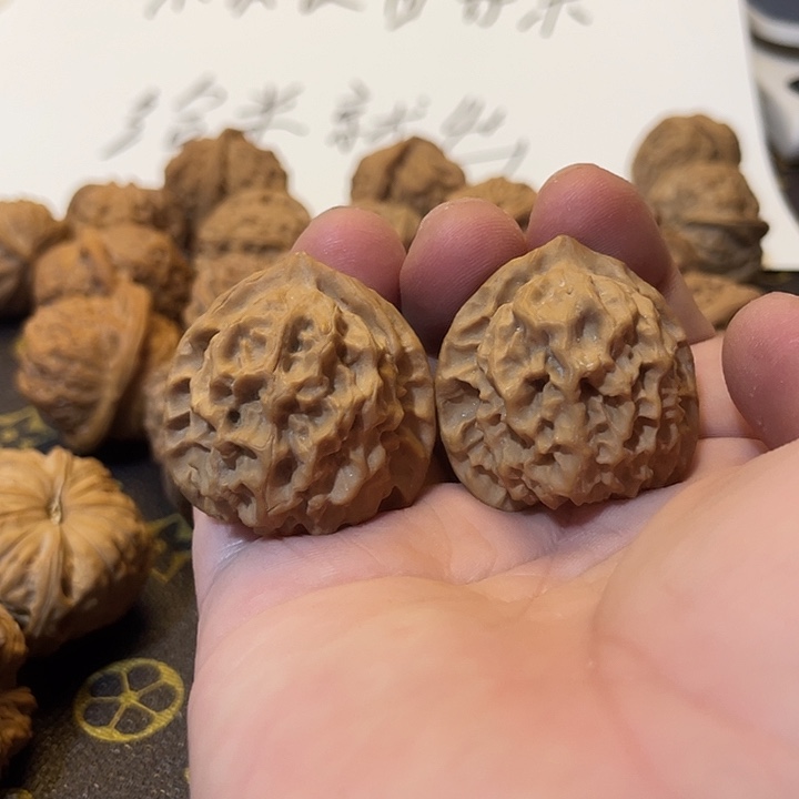 飞***姐文玩核桃吊坠玄月