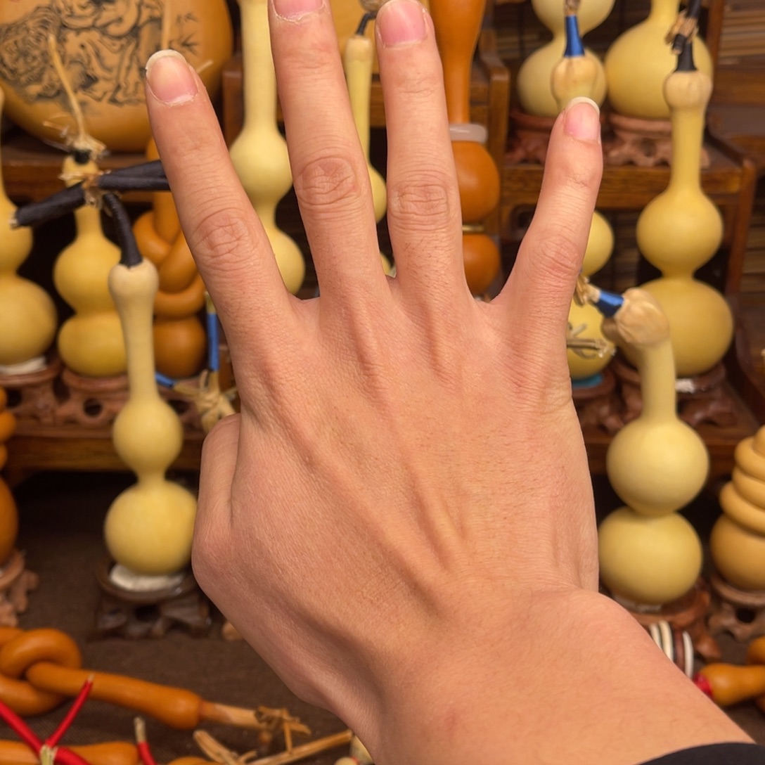 凌****大叶紫檀（黑酸枝木类）