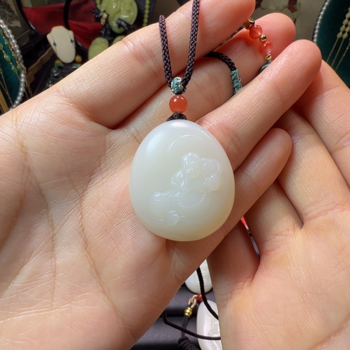 和田玉（白玉）颈饰未镶嵌17.5克，米达吊坠