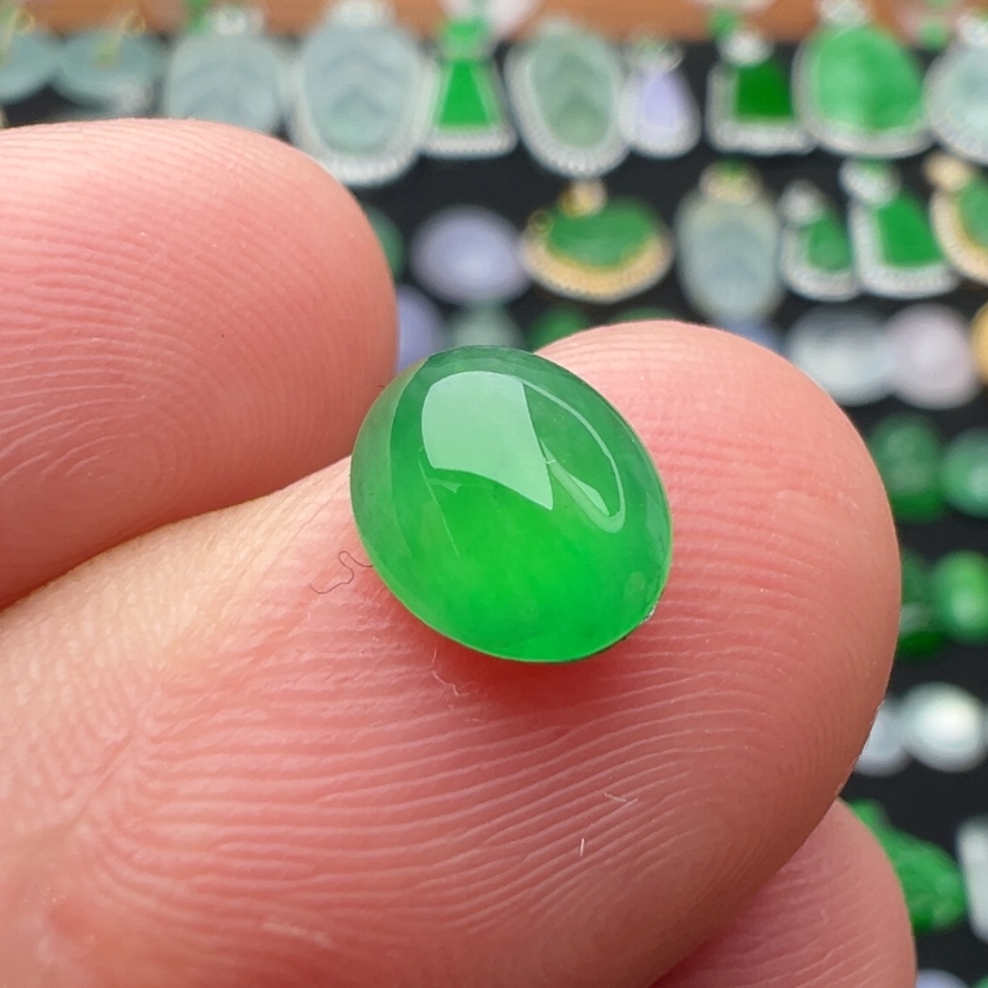 翡翠颈饰未镶嵌蛋面8.4