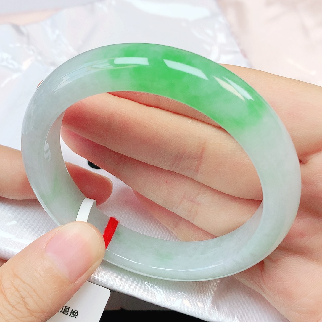 翡翠手镯未镶嵌抖音919