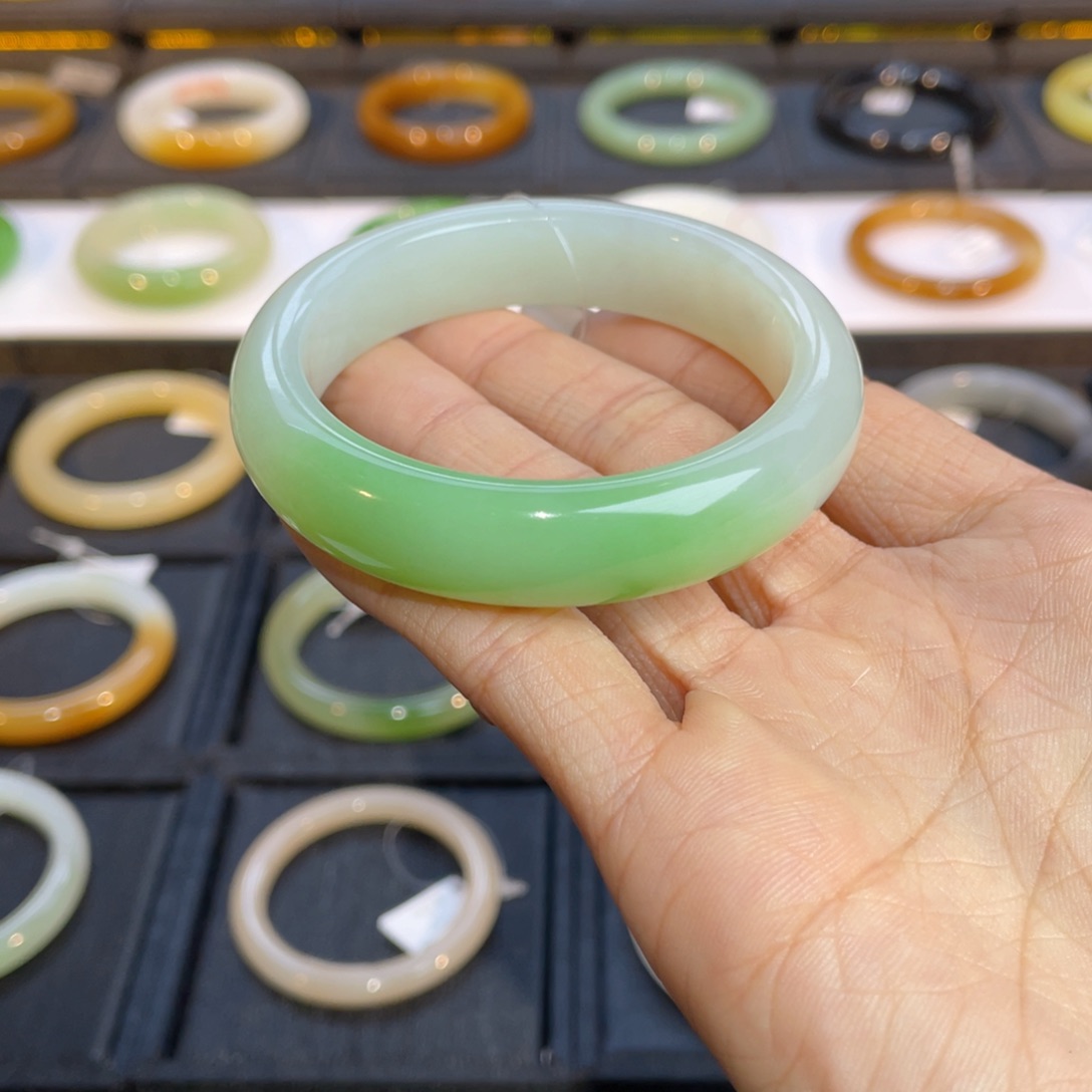 和田玉手镯未镶嵌大***城