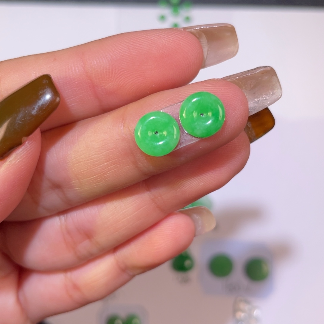 翡翠未镶嵌颈饰裸石