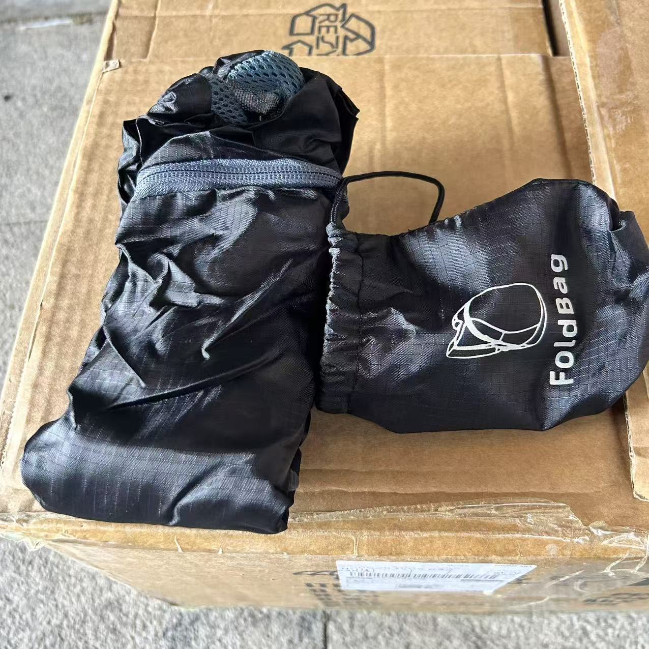 轻便黑色双肩包/休闲包