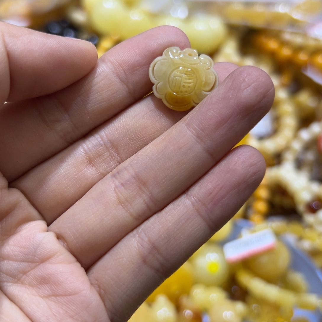 琥珀珠宝奇石未镶嵌