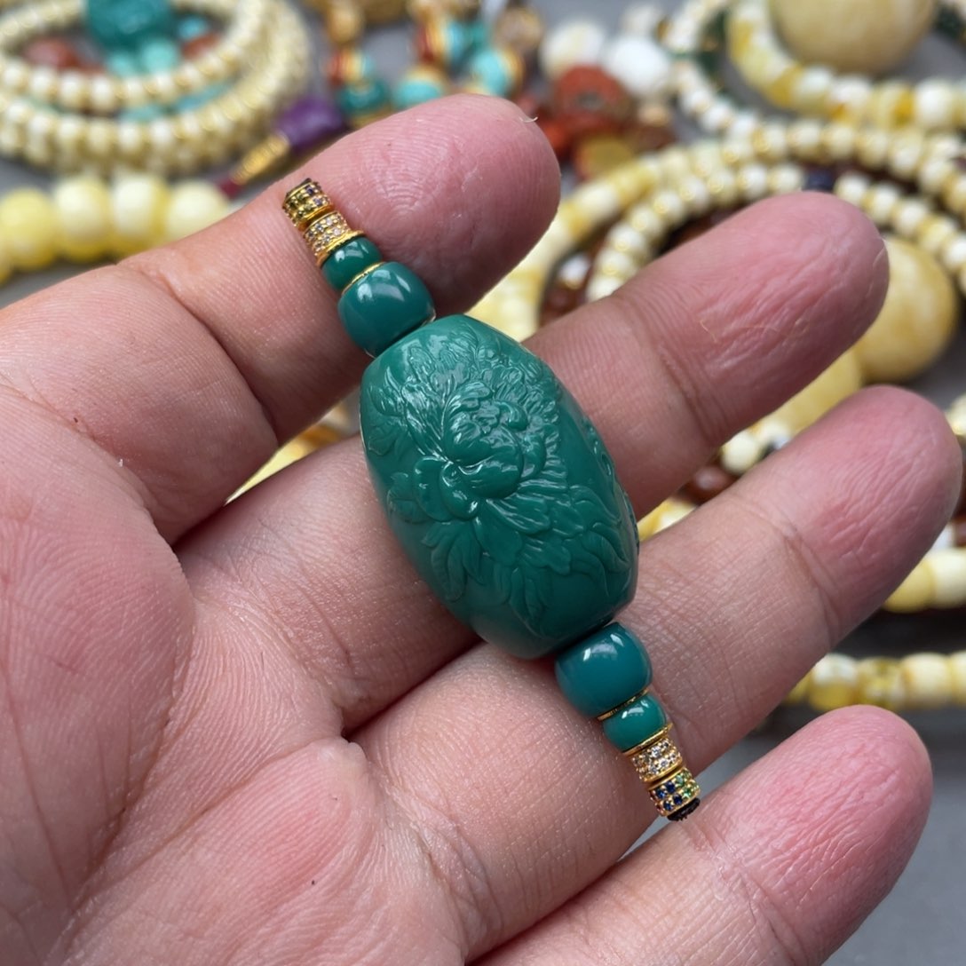 琥珀珠宝奇石未镶嵌