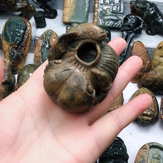 岫岩河磨玉（透闪石质玉）把件未镶嵌