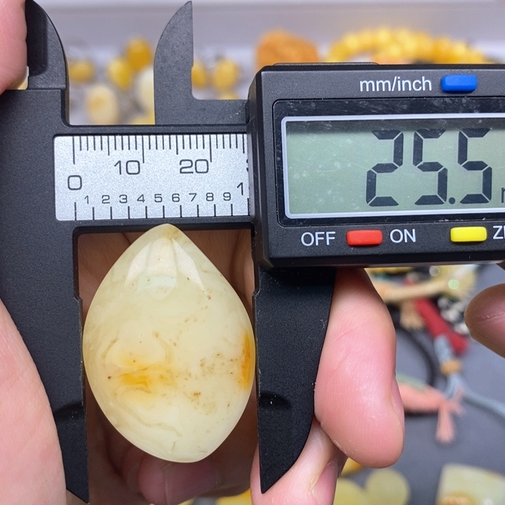 未镶嵌琥珀珠宝奇石