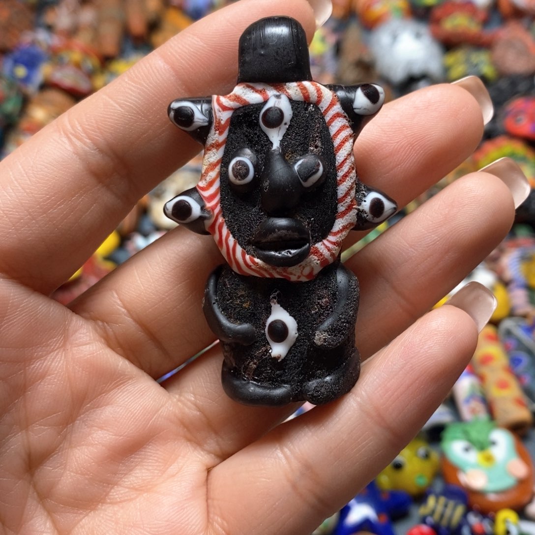 琉璃颈饰印度尼西亚黑色眼睛娃