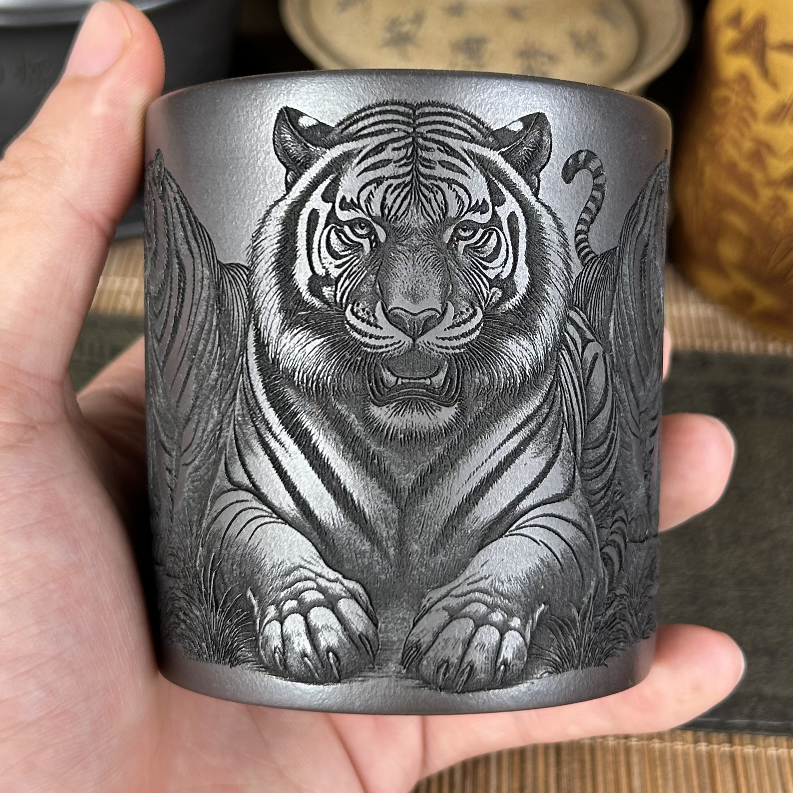 宜兴紫原矿石黄纯手工浮雕五虎临门品茗茶具老虎主人杯正宗紫砂杯