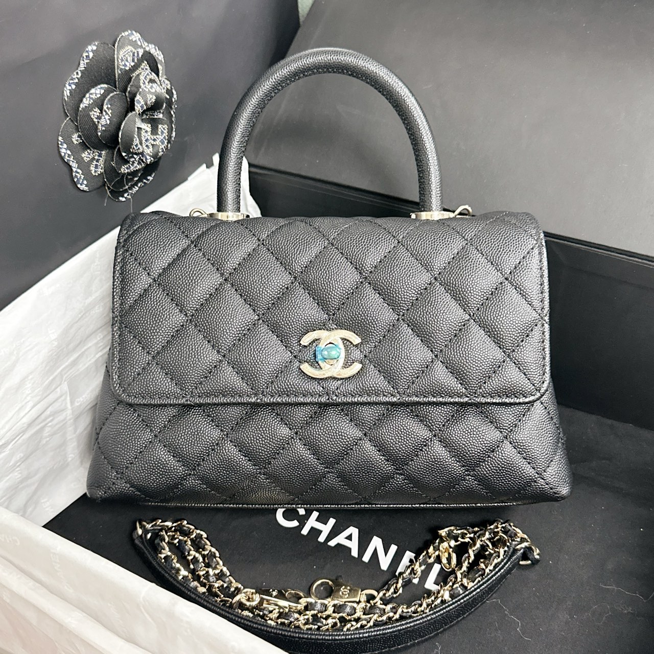 99新 Chanel/香奈儿  coco handle 小号 黑金荔枝牛芯片款（K0XH）