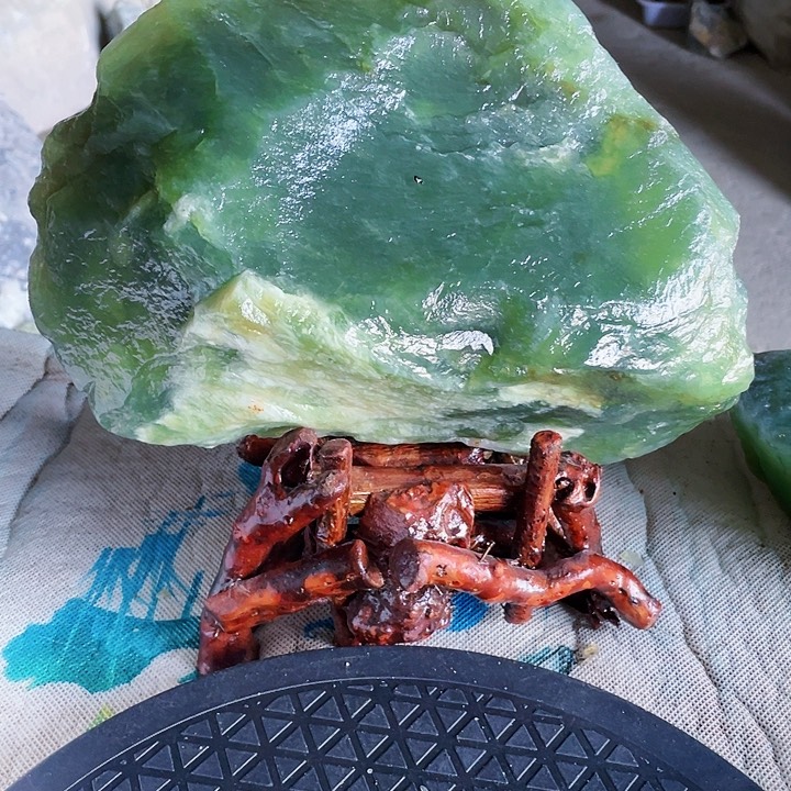 【闪购商品】蛇纹石玉未镶嵌珠宝奇石