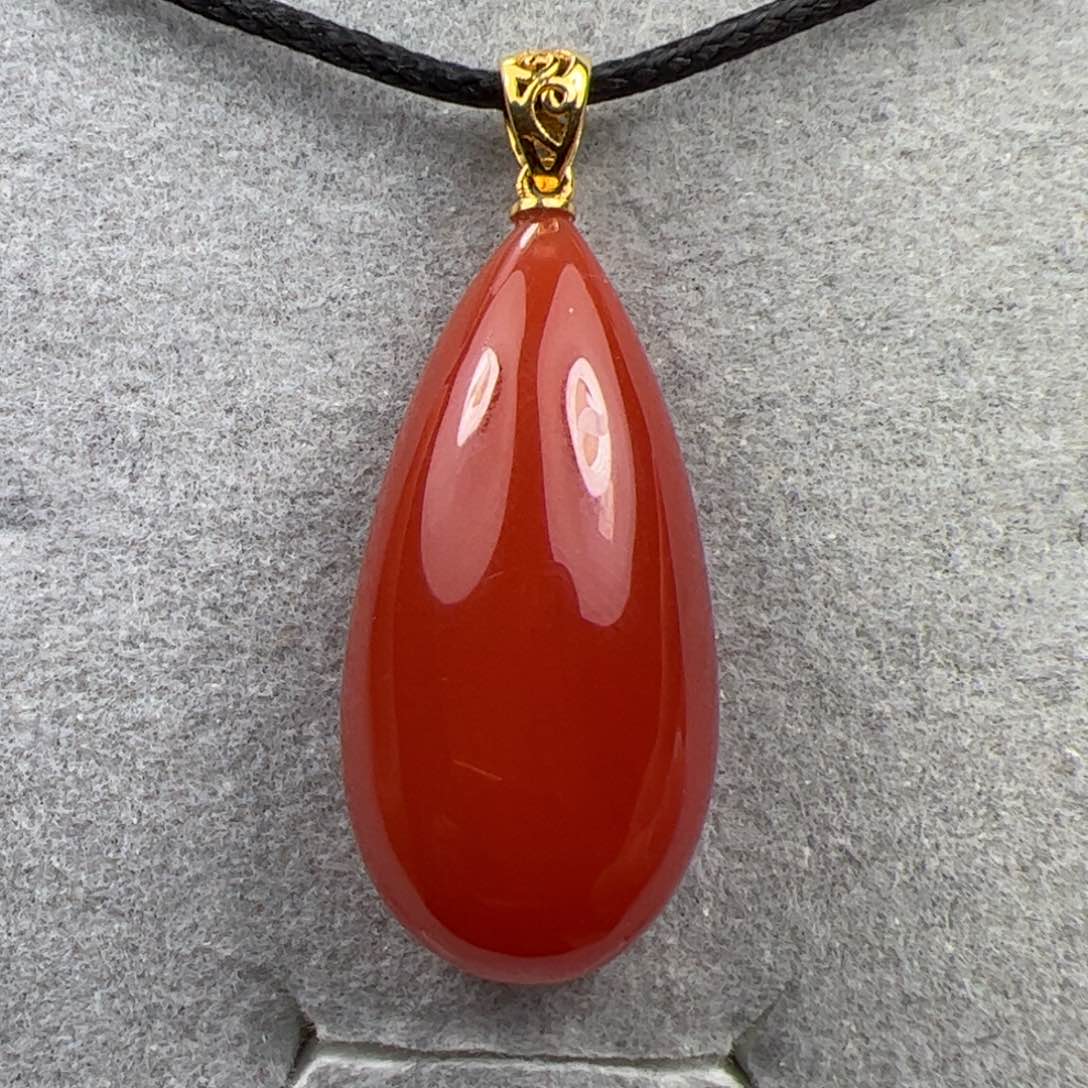 18K金镶嵌吊坠南红玛瑙