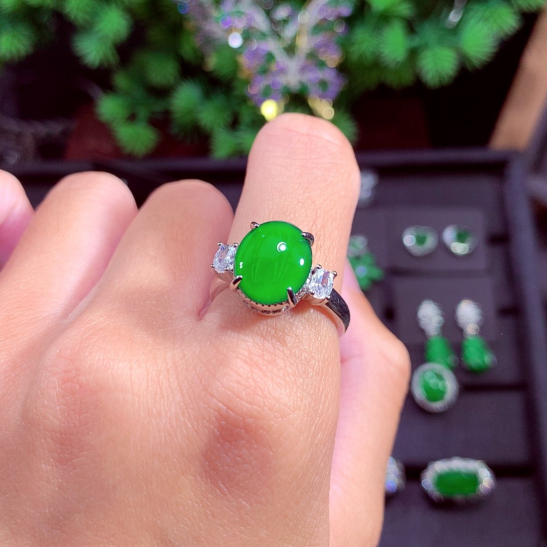 颈饰未镶嵌翡翠天然