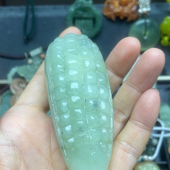 未镶嵌蛇纹石玉颈饰