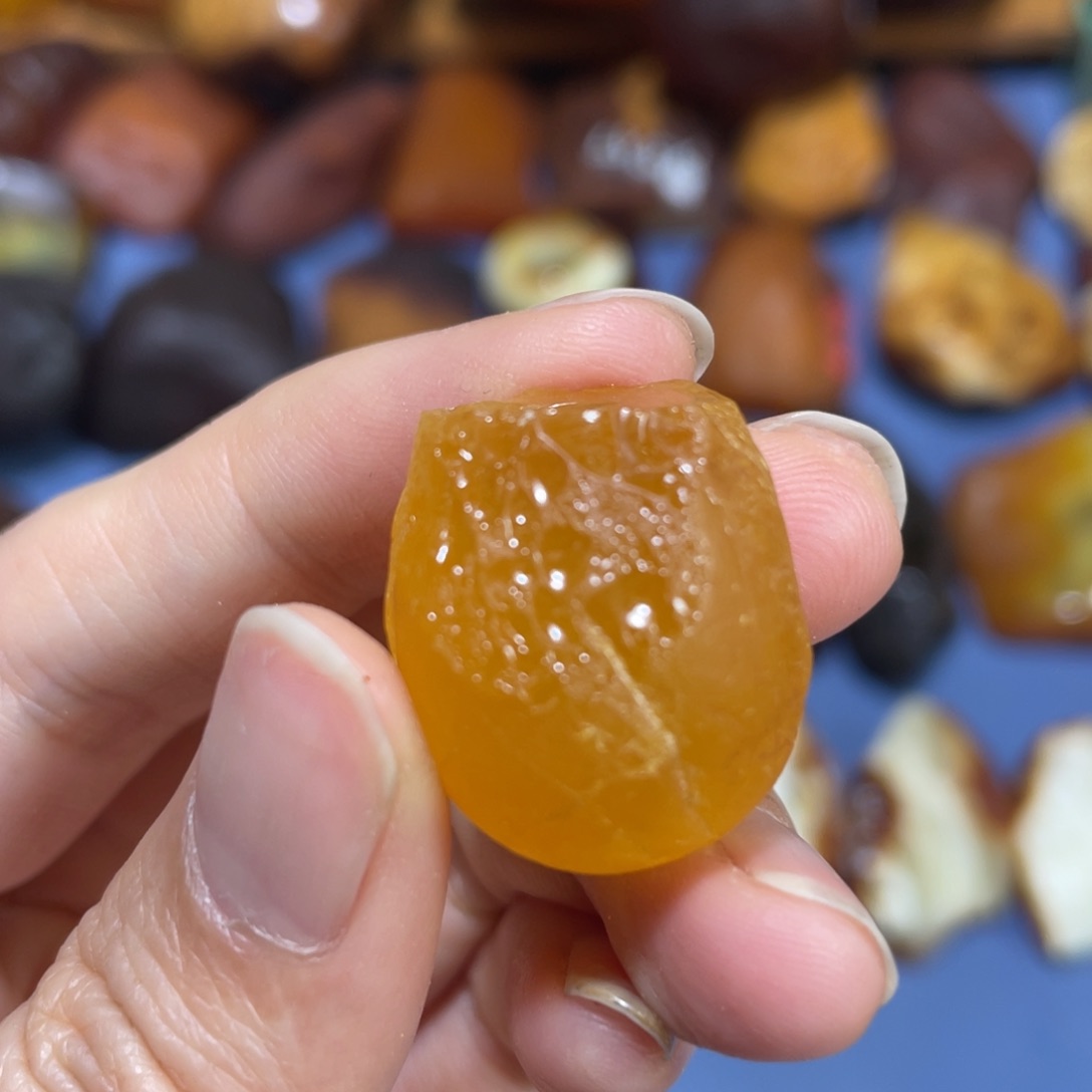 定制琥珀未镶嵌原石