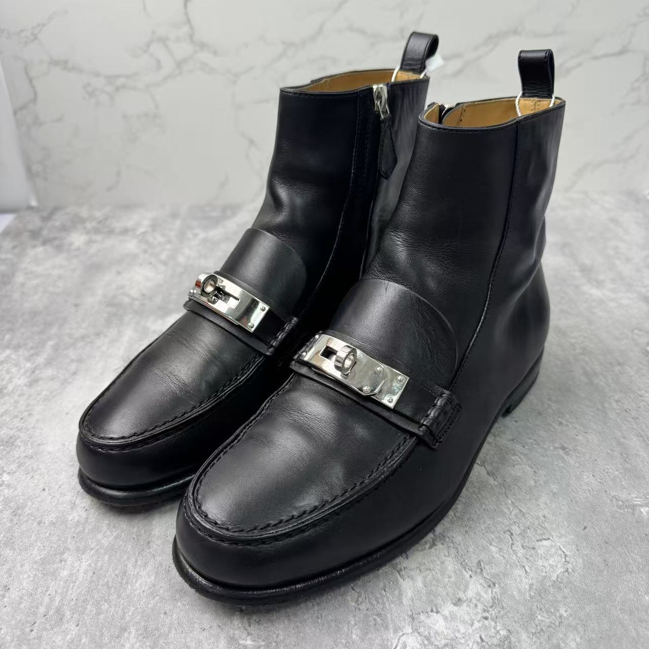 95新 Hermes/爱马仕 37码/仔仔女鞋/黑色书包扣时尚经典短靴 1784
