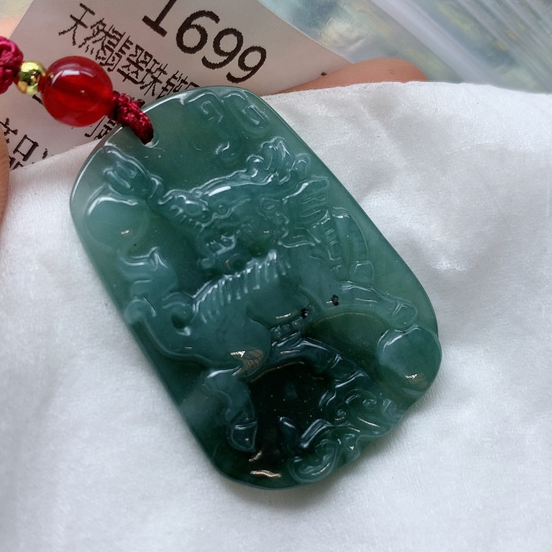 翡翠颈饰未镶嵌手串