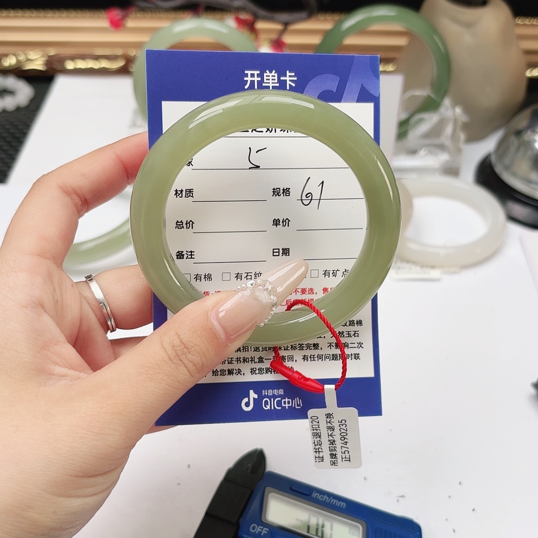 噗***和田玉未镶嵌手镯
