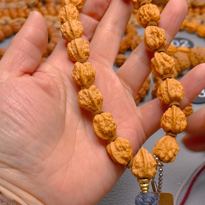 致***春文玩核桃吊坠核桃手持