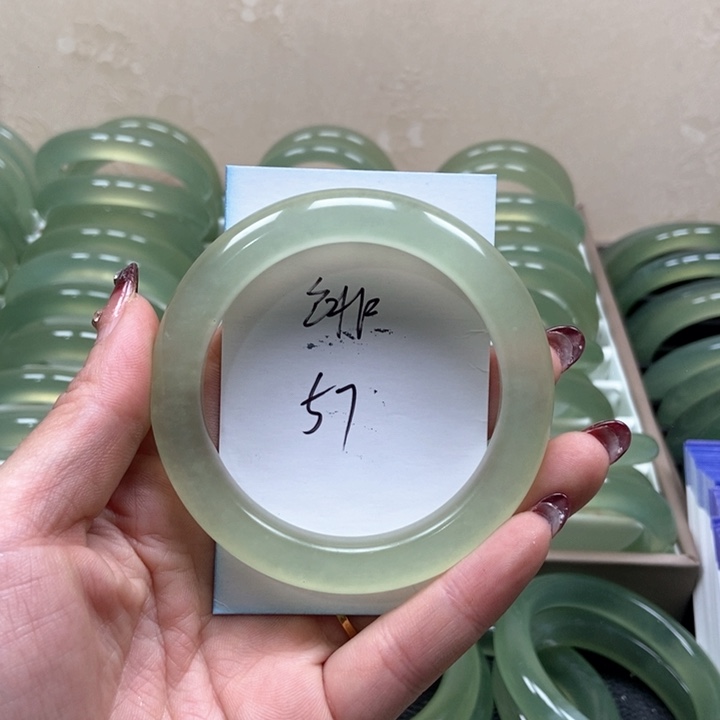 蛇纹石玉手镯未镶嵌绯