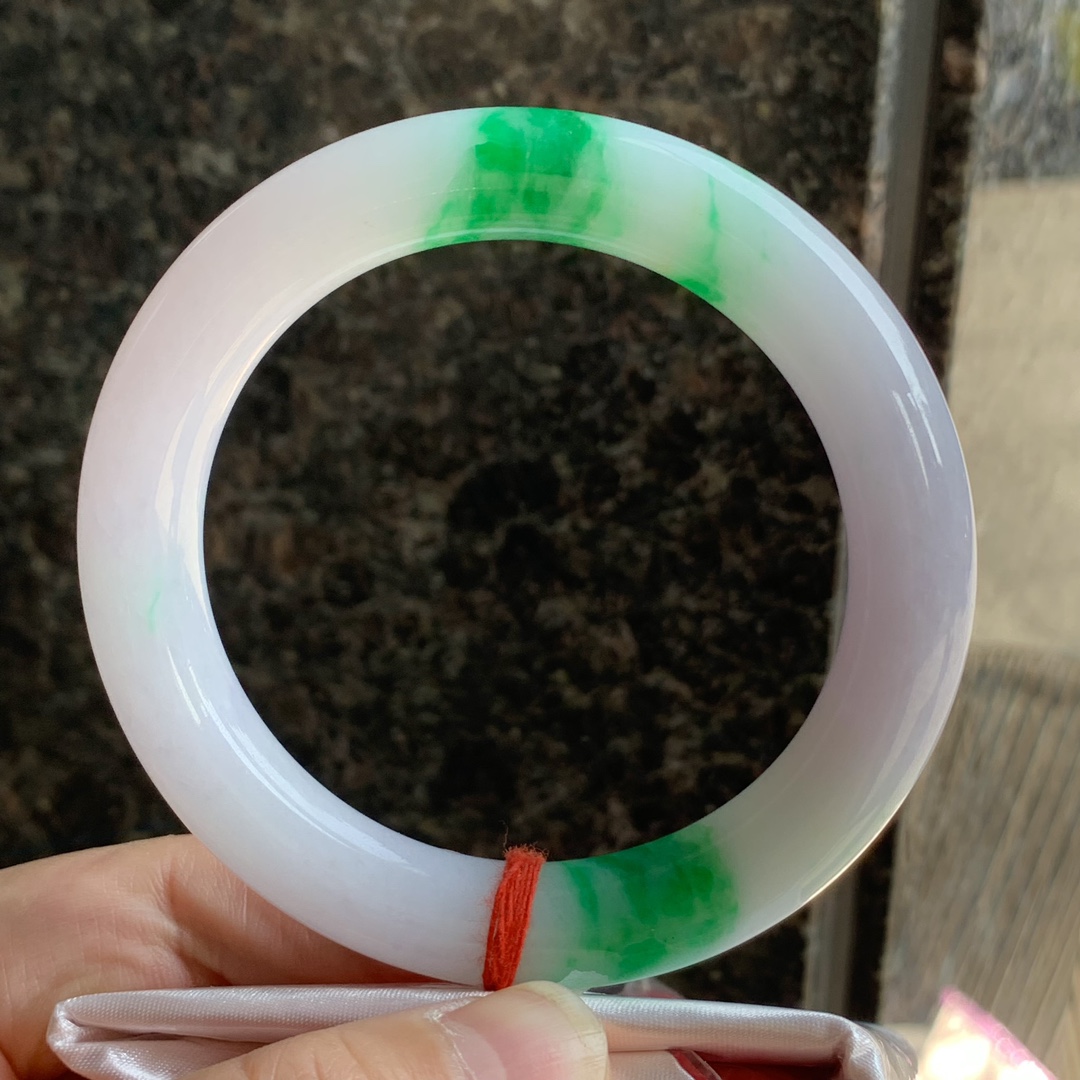 缅甸天然翡翠冰绿圆条，色彩美艳，光泽饱满，清新靓丽，种老色辣QZ  
