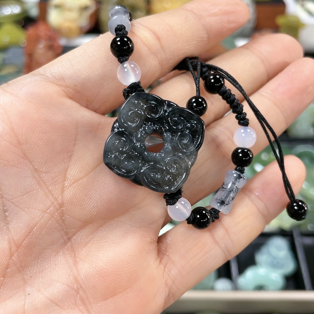 蛇纹石玉颈饰未镶嵌