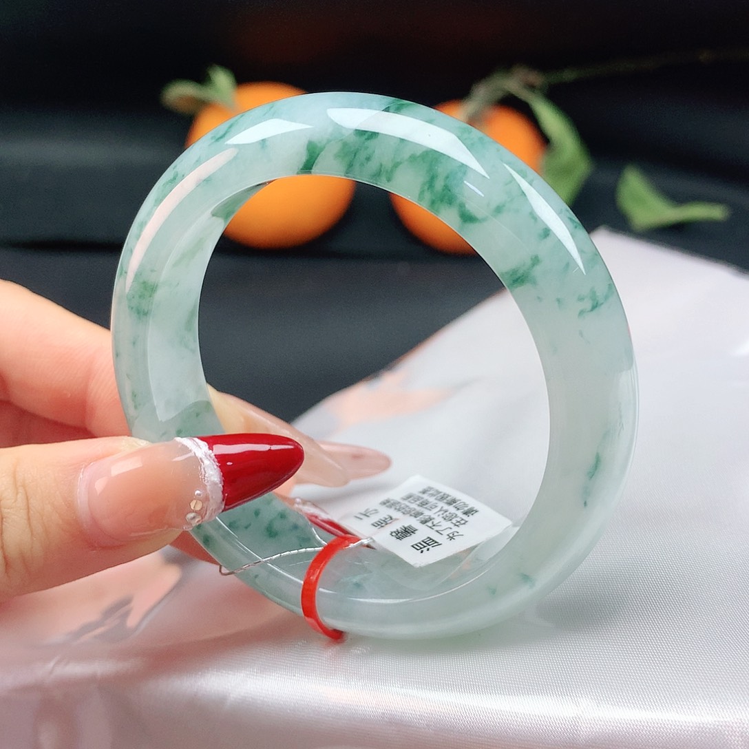 翡翠手镯未镶嵌54圈