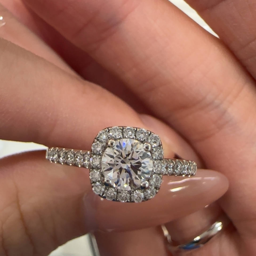 18K金镶嵌实验室培育钻石50分方包