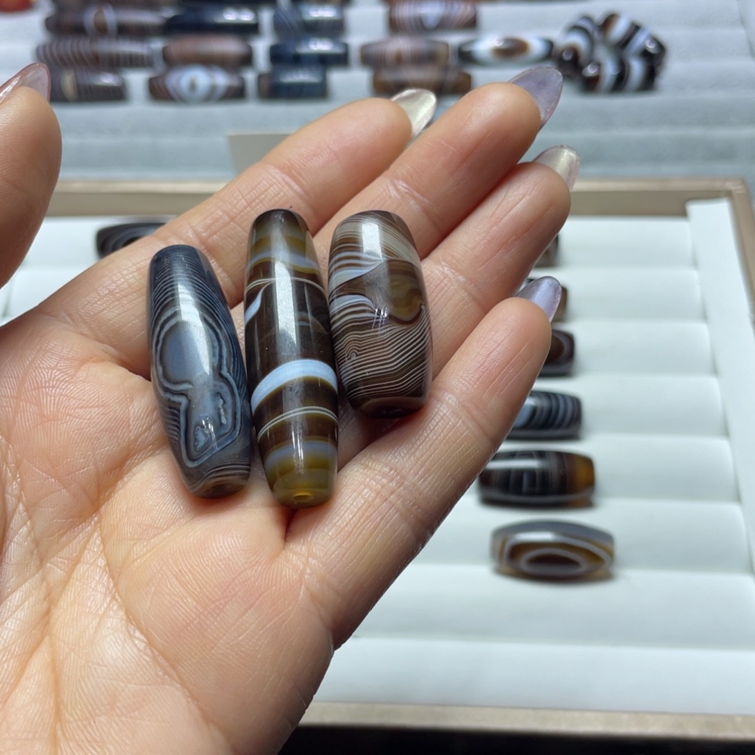 唐***石玛瑙/玉髓合金珠宝奇石