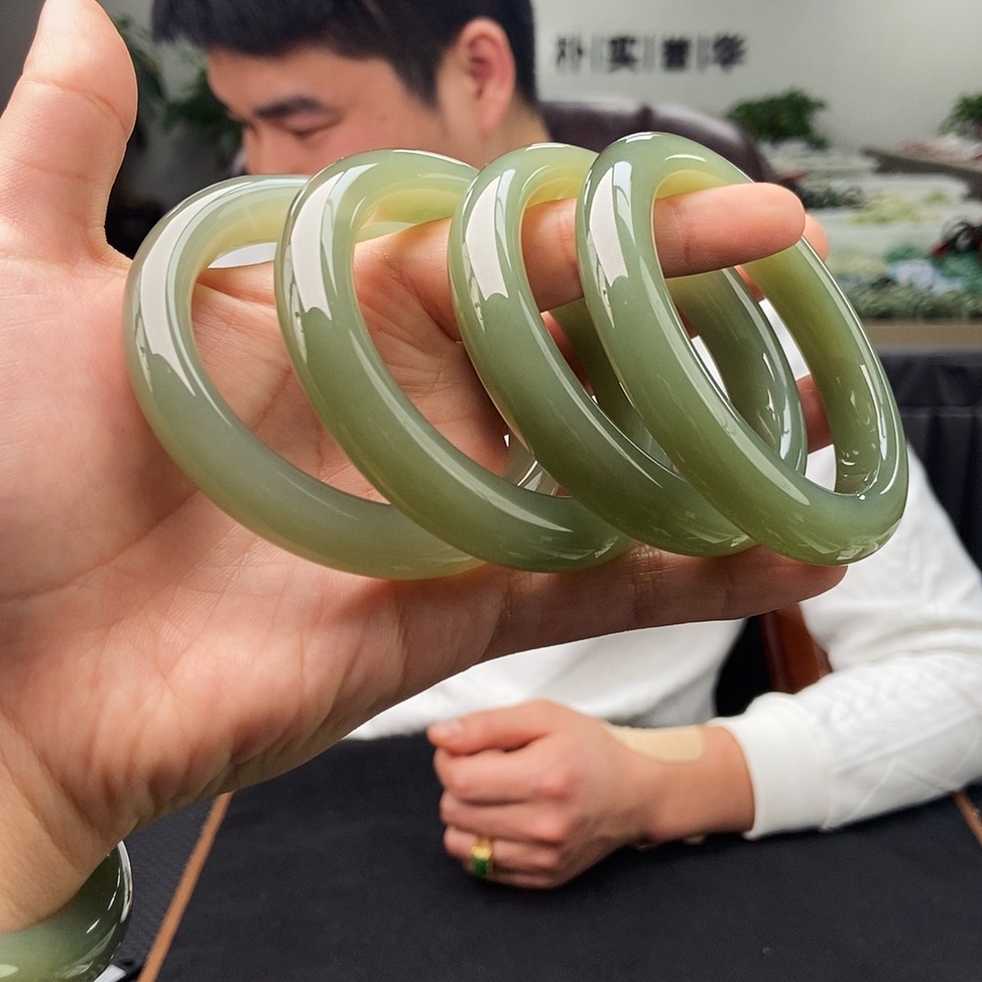 和田玉未镶嵌手镯50-60颜色多样性发拍一发一