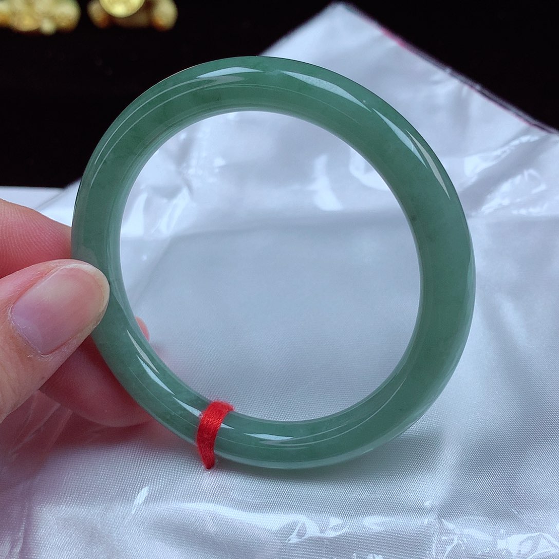 翡翠手镯（圆镯）未镶嵌56圈