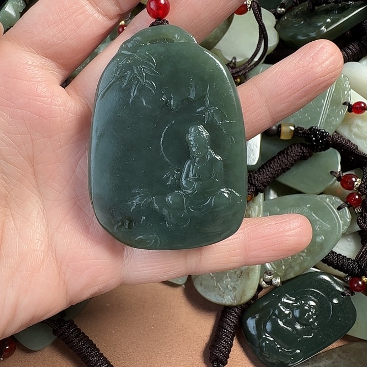 和田玉颈饰未镶嵌