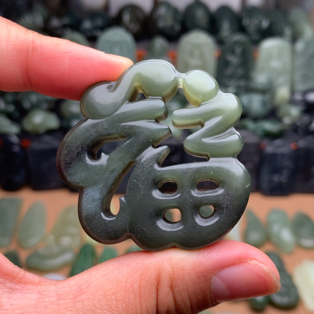 和田玉未镶嵌颈饰挂件84