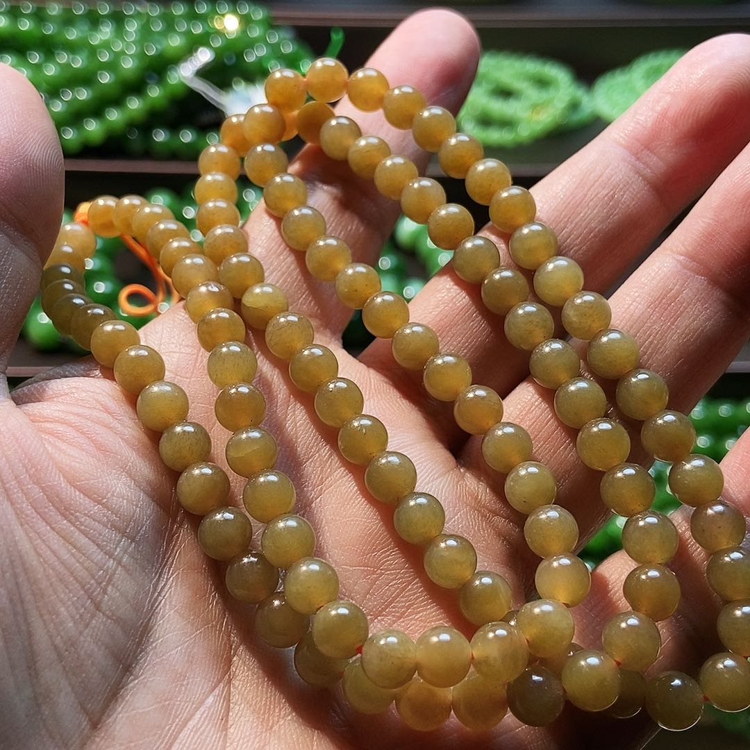 一***草和田玉（糖玉）未镶嵌手链