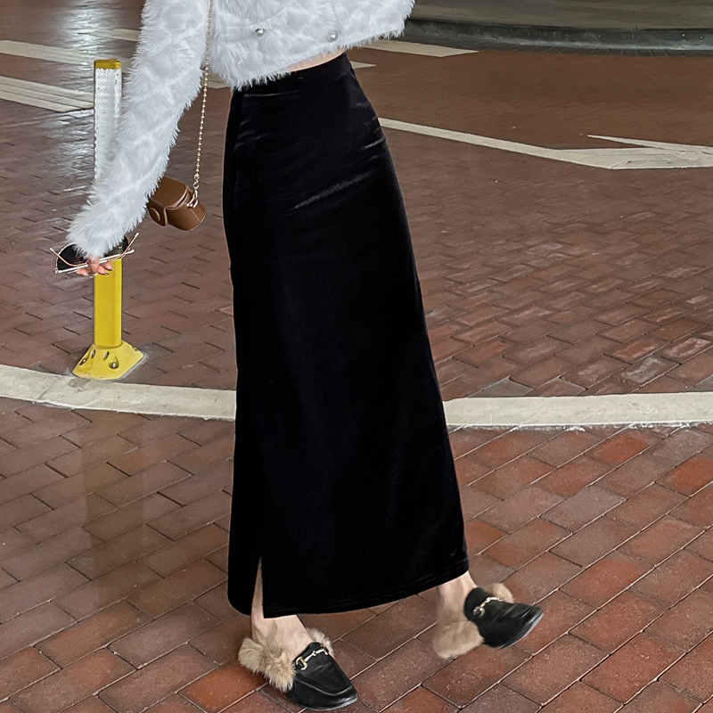 金丝绒半身裙女黑色长裙2025新款秋冬季高腰显瘦垂感开叉直筒裙子