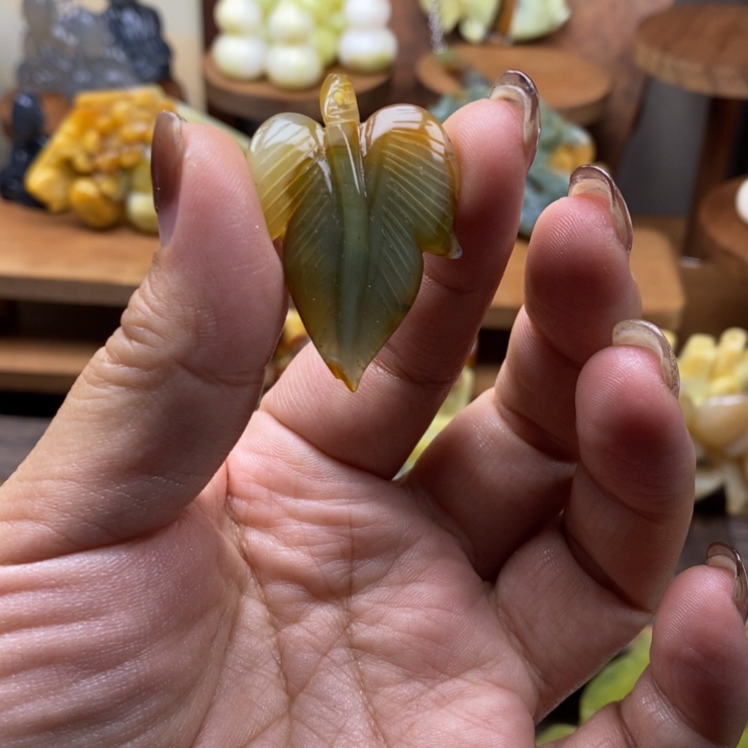 蛇纹石玉未镶嵌吊坠(赠链)