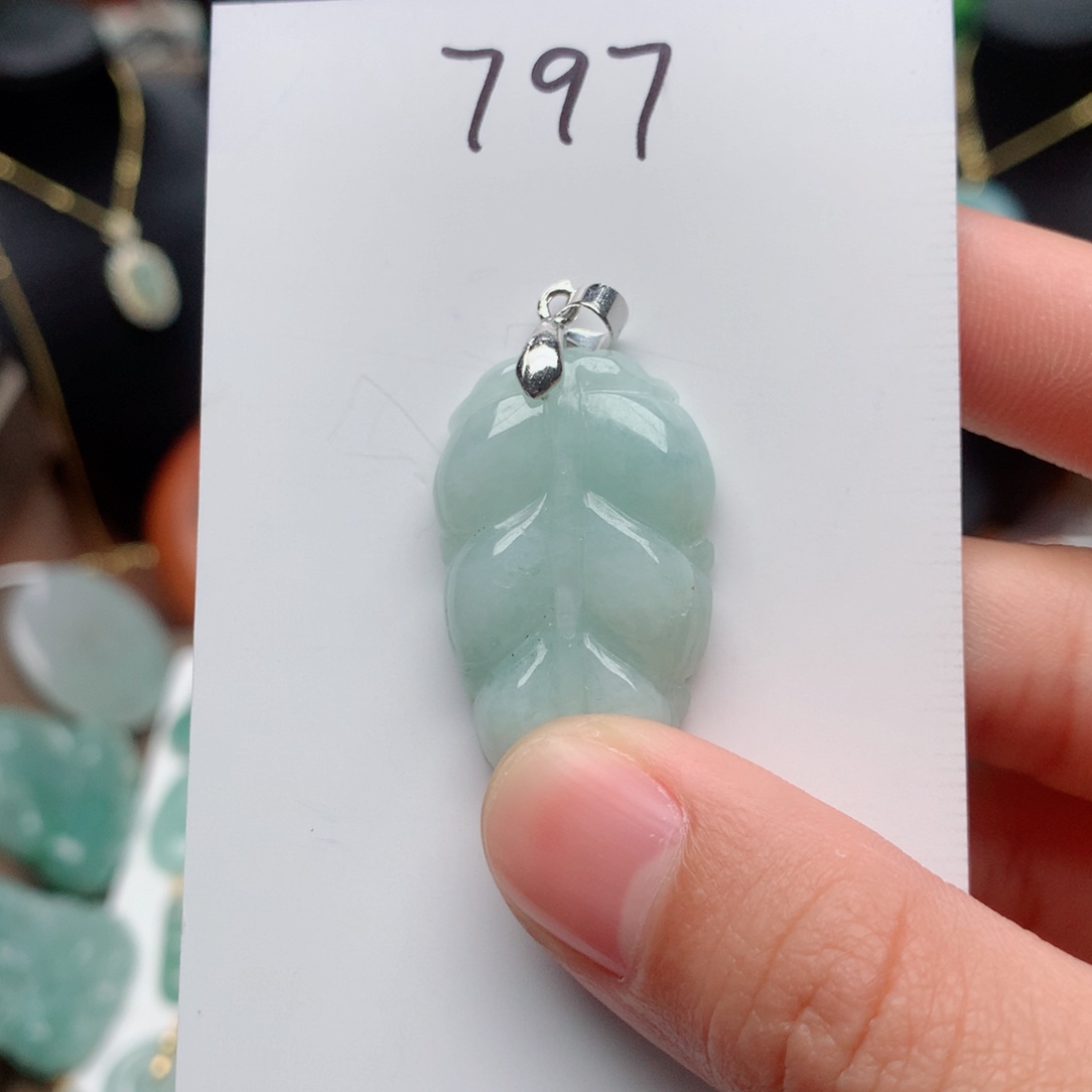 翡翠颈饰合金吊坠