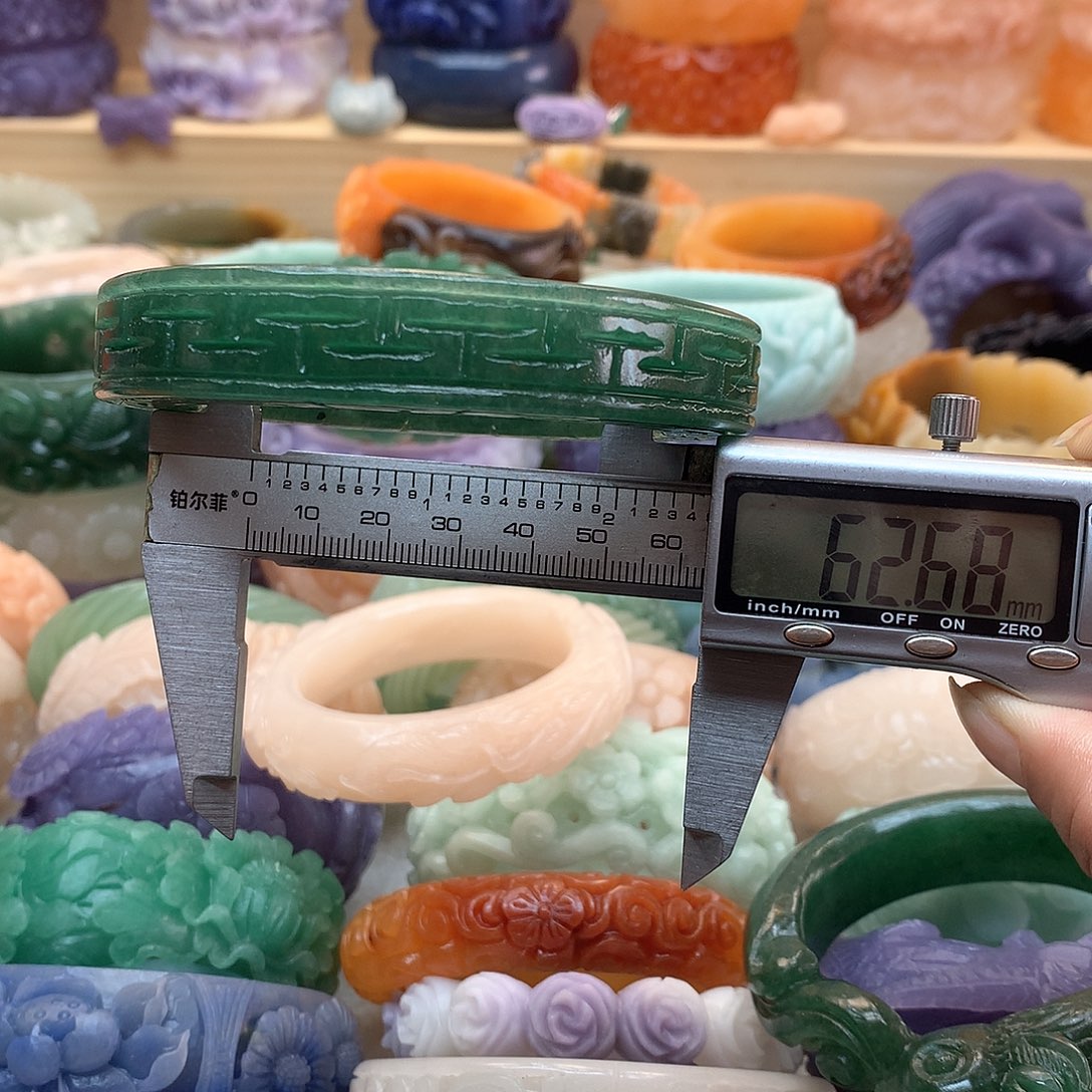 未镶嵌手镯石英质玉