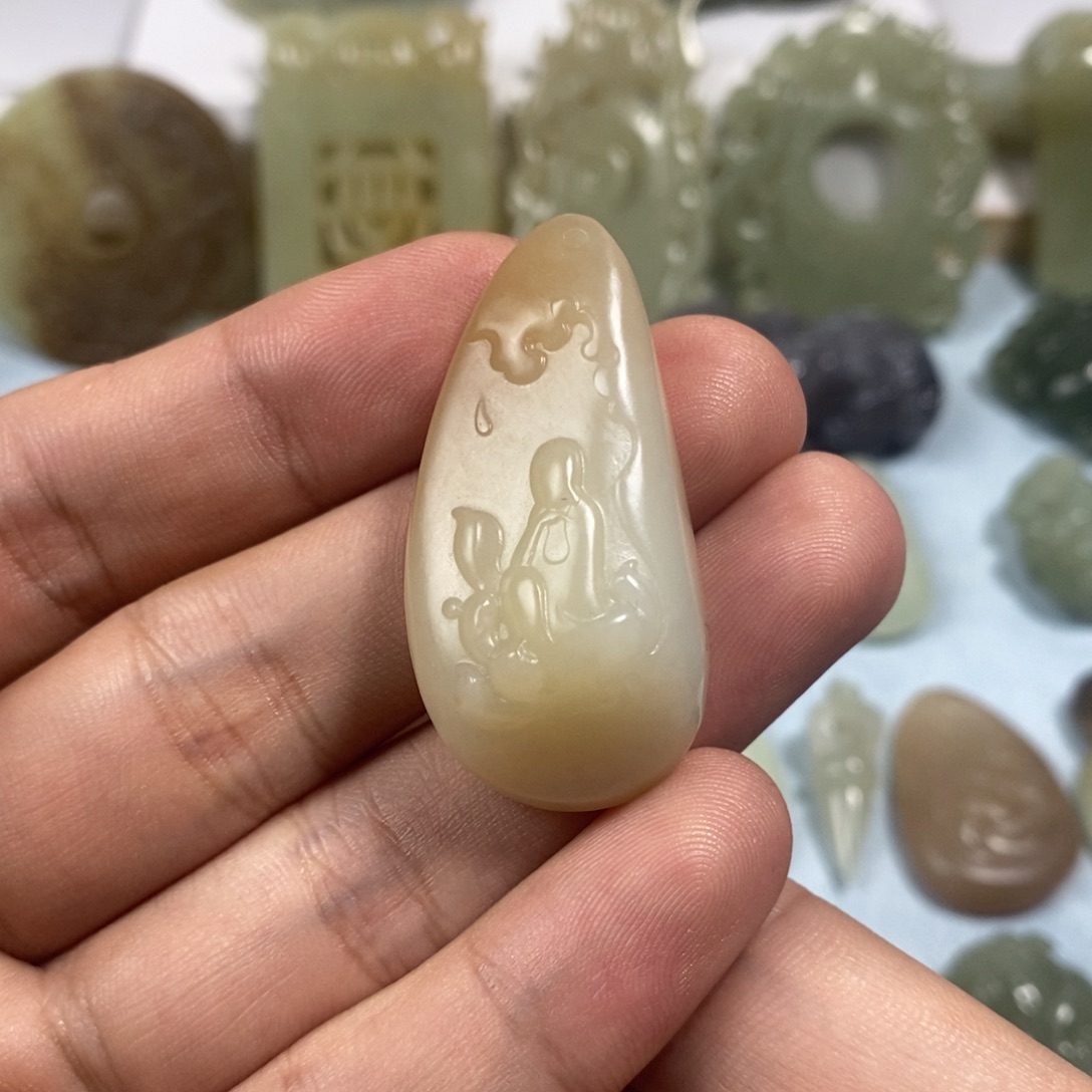 和田玉未镶嵌挂件