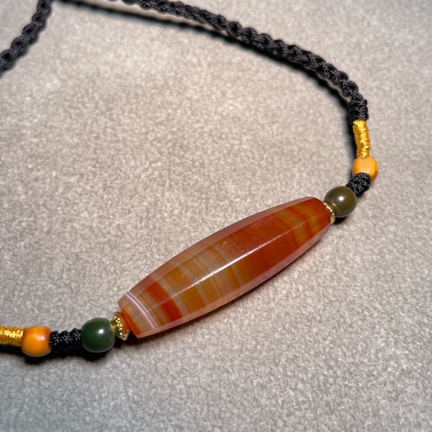 千岁天然缠丝未镶嵌颈饰 尺寸9mm*33mm