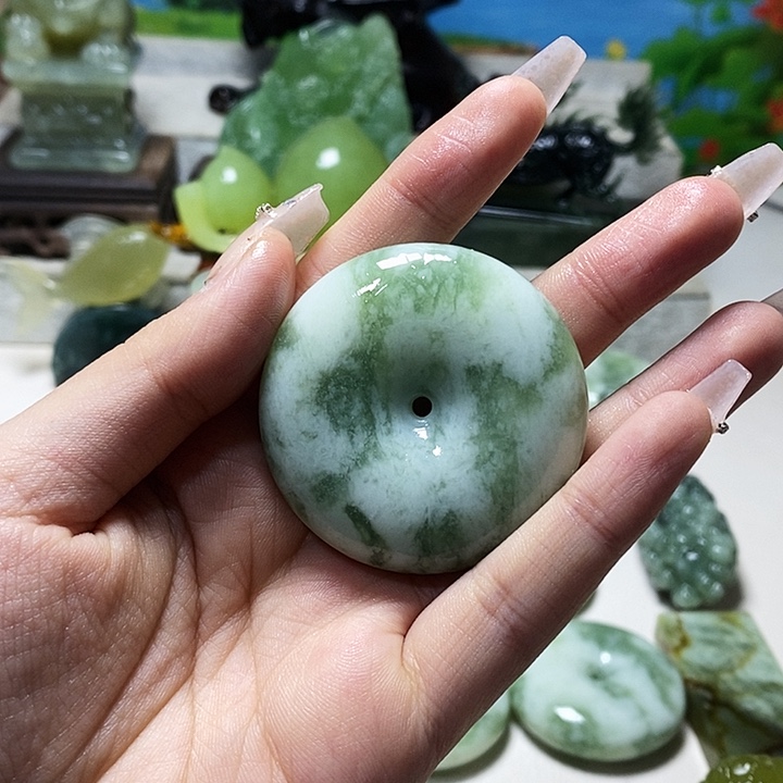 蛇纹石玉未镶嵌挂件