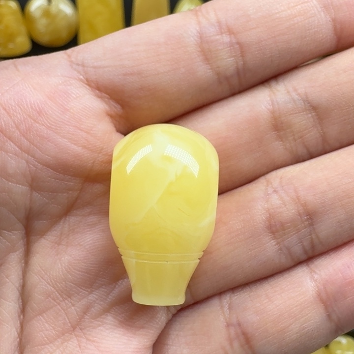 C***C蜜蜡未镶嵌珠宝奇石